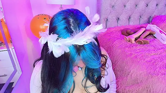 Salem skyler  online show from 10/31/25, 04:42