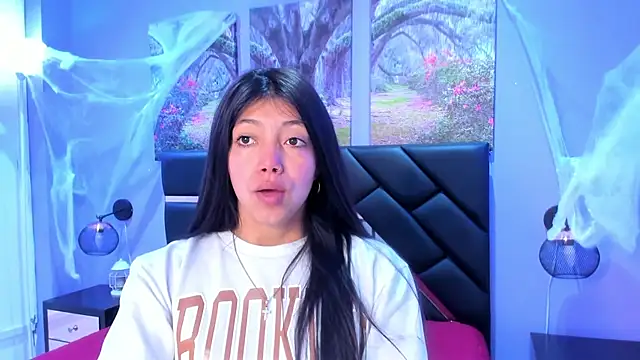 KimberlyVillaLobos online show from 11/11/25, 11:38