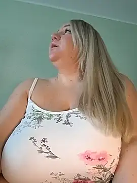 Anna Curvy online show from 10/24/25, 02:32