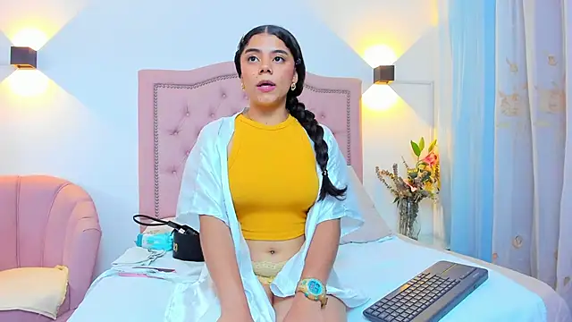 Snapshot of JulieeHabubu chatting on 09/24/25, 04:41 JulieeHabubu online show from 09/24/25, 04:41