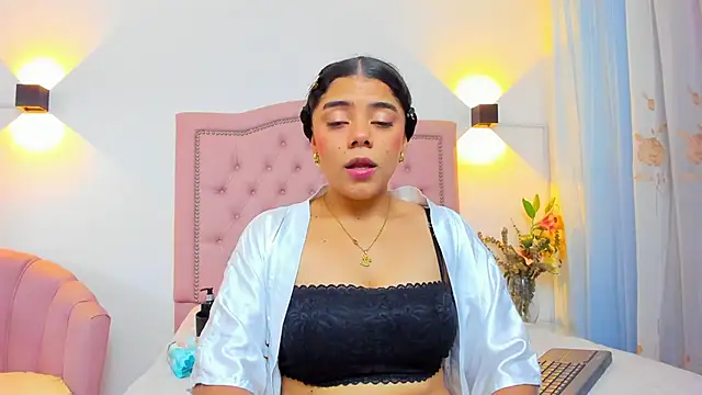 Snapshot of JulieeHabubu chatting on 09/25/25, 03:12 JulieeHabubu online show from 09/25/25, 03:12