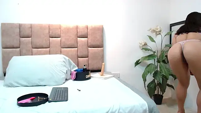 JulieeHabubu online show from 04/10/26, 08:38