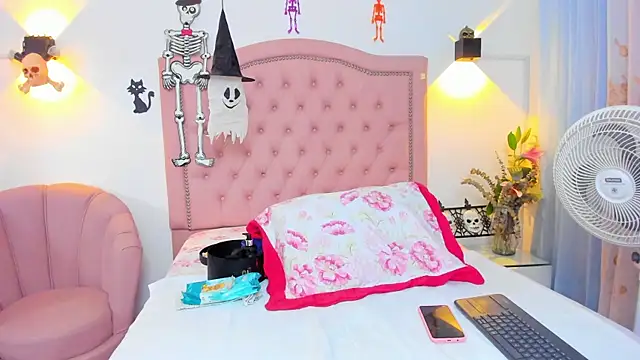 Snapshot of JulieeHabubu chatting on 10/25/25, 03:49 JulieeHabubu online show from 10/25/25, 03:49