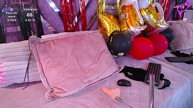 AliceWalker 11 online show from 10/02/25, 08:56