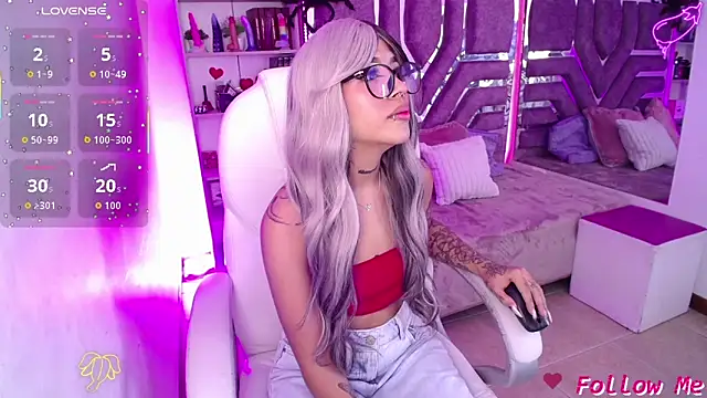 AliceWalker 11 online show from 10/13/25, 08:10