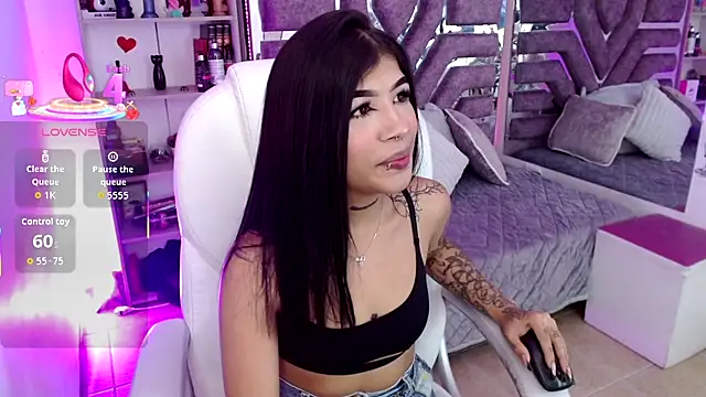 AliceWalker 11 online show from 11/09/25, 08:24