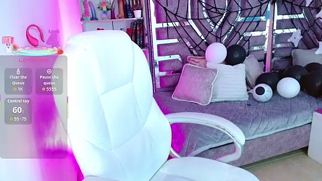 AliceWalker 11 online show from 10/29/25, 08:30