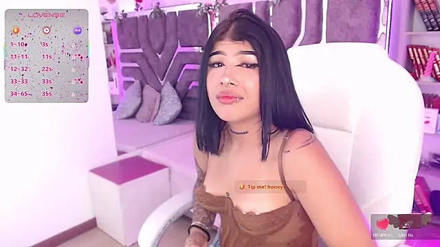 AliceWalker 11 online show from 03/20/25, 07:57