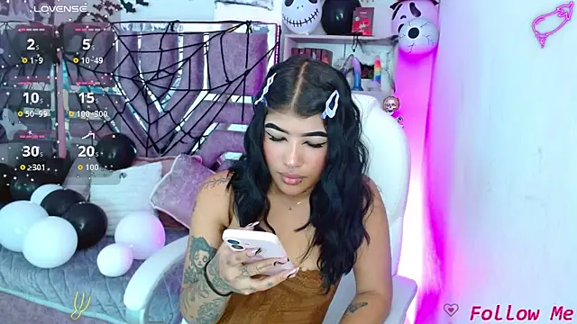 AliceWalker 11 online show from 10/23/25, 08:29