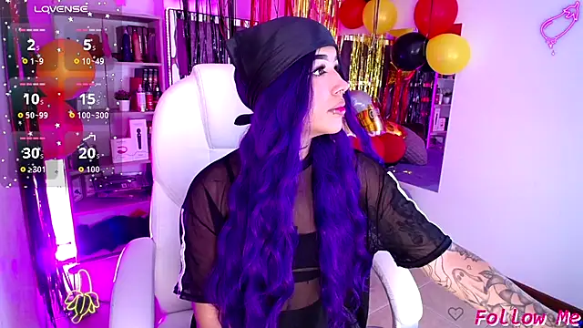 AliceWalker 11 online show from 09/27/25, 08:04