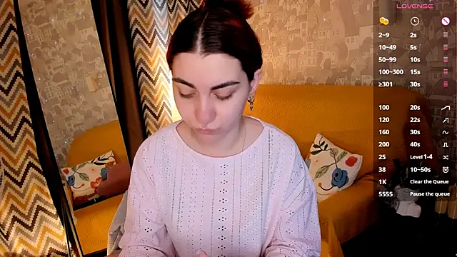 Snapshot of hannacheekss_ chatting on 07/10/26, 02:11 hannacheekss online show from 07/10/26, 02:11