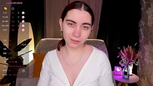 hannacheekss  online show from 02/11/26, 02:22