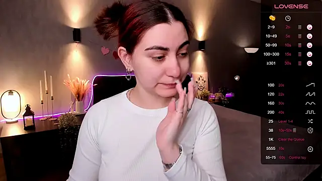 hannacheekss  online show from 04/06/26, 01:56