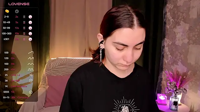 hannacheekss  online show from 10/03/25, 02:04