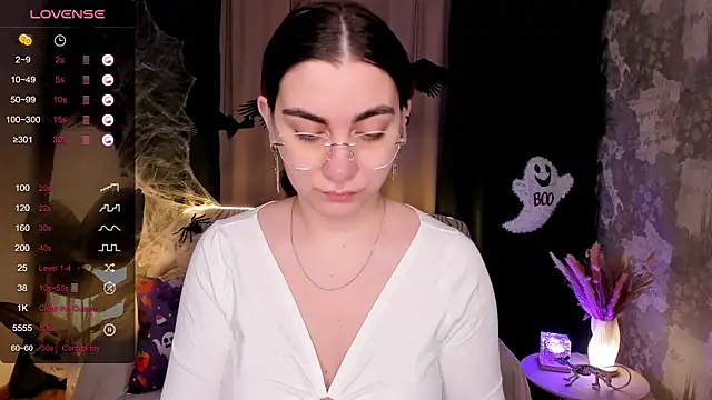 hannacheekss  online show from 11/03/25, 01:55