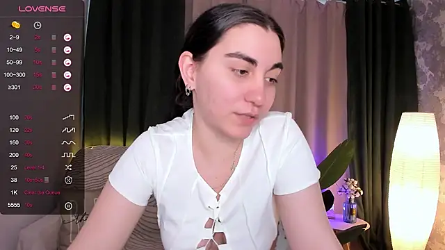 hannacheekss  online show from 03/05/25, 10:22