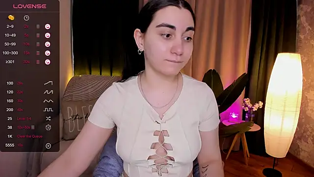 hannacheekss  online show from 03/10/25, 08:17