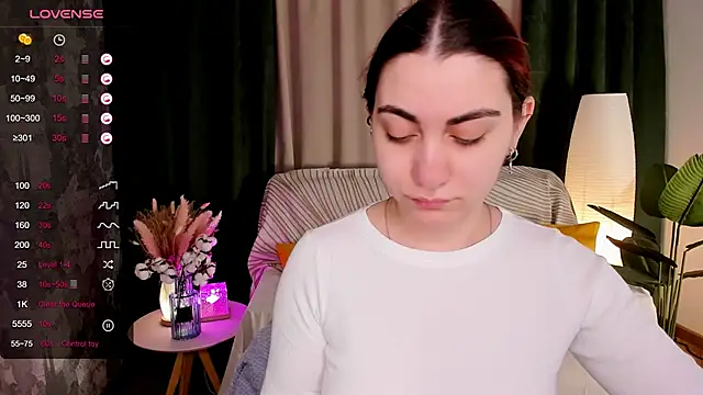 hannacheekss  online show from 04/10/26, 02:07