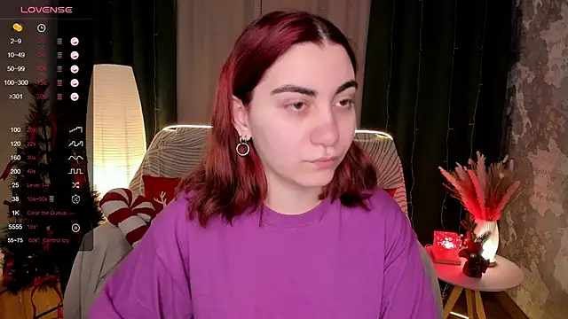 hannacheekss  online show from 12/05/25, 02:00