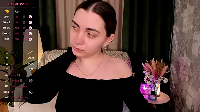 hannacheekss  online show from 04/11/26, 07:45