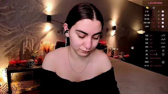 hannacheekss  online show from 10/21/25, 02:00