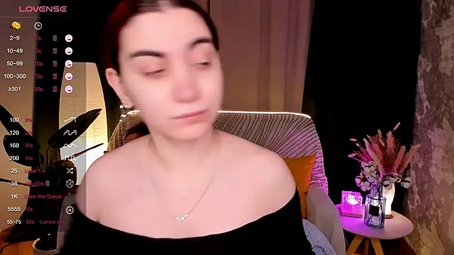 hannacheekss  online show from 02/10/26, 01:59