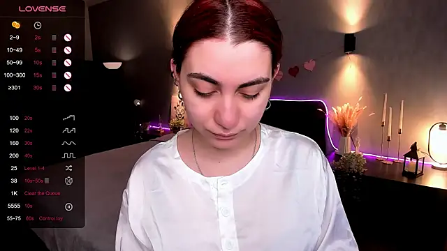 hannacheekss  online show from 04/28/26, 02:27