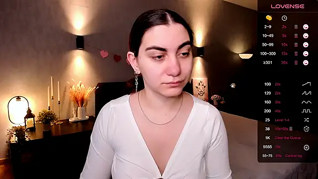 hannacheekss  online show from 11/04/25, 02:04