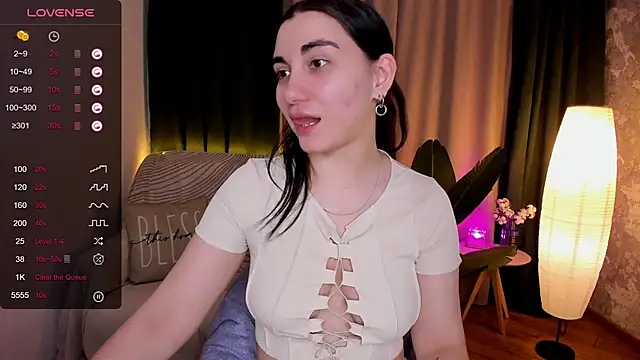 hannacheekss  online show from 03/10/25, 11:23