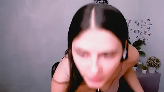 Snapshot of AliceSexyyy_ chatting on 09/17/25, 06:21 AliceSexyyy online show from 09/17/25, 06:21
