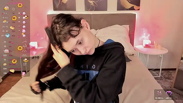 Emily Strikeee online show from 10/16/25, 10:12