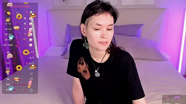 Emily Strikeee online show from 11/20/25, 09:54