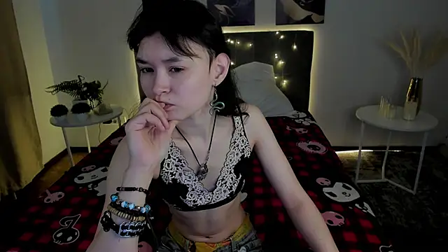 Snapshot of Emily_Strikeee chatting on 04/24/26, 01:29 Emily Strikeee online show from 04/24/26, 01:29