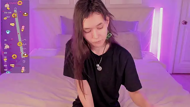 Emily Strikeee online show from 11/28/25, 10:26