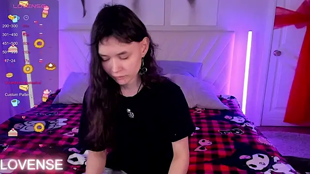 Emily Strikeee online show from 02/06/26, 10:33