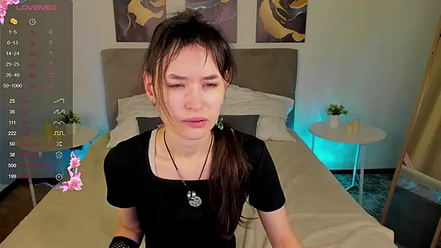 Emily Strikeee online show from 11/07/25, 09:58