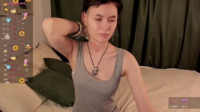 Emily Strikeee online show from 11/13/25, 10:08