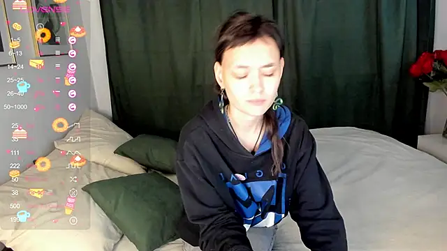 Emily Strikeee online show from 09/28/25, 10:00