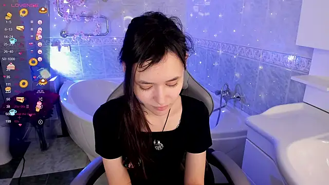 Emily Strikeee online show from 10/09/25, 10:05