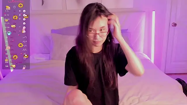 Emily Strikeee online show from 11/30/25, 10:38