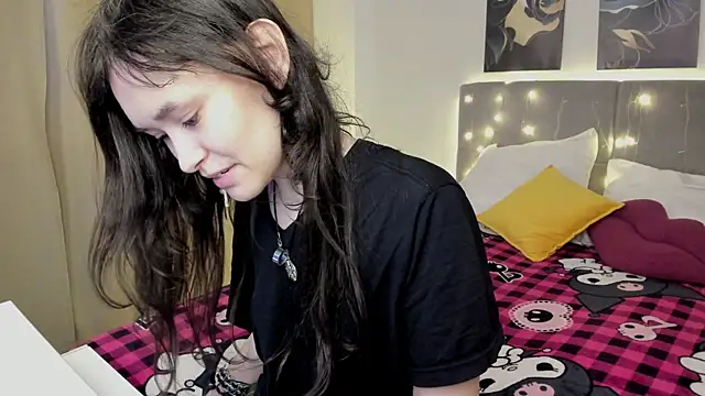 Snapshot of Emily_Strikeee chatting on 05/07/26, 01:43 Emily Strikeee online show from 05/07/26, 01:43