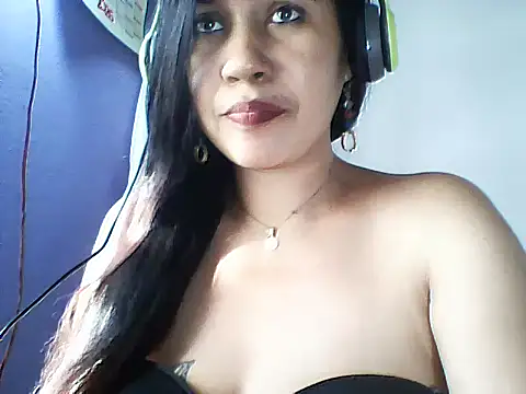 layanah12 online show from 04/10/26, 12:23