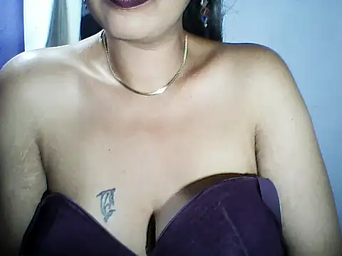 layanah12 online show from 10/31/25, 06:59