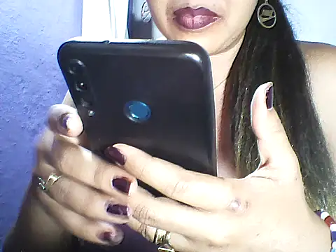 Snapshot of layanah12 chatting on 10/16/25, 06:49 layanah12 online show from 10/16/25, 06:49