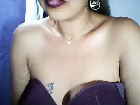 Snapshot of layanah12 chatting on 10/19/25, 02:47 layanah12 online show from 10/19/25, 02:47