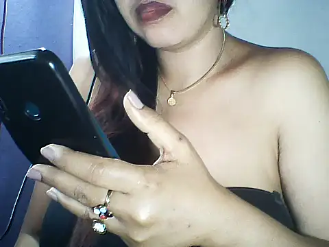 layanah12 online show from 04/12/26, 02:20