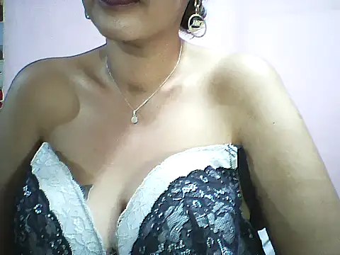 Snapshot of layanah12 chatting on 09/08/25, 03:11 layanah12 online show from 09/08/25, 03:11