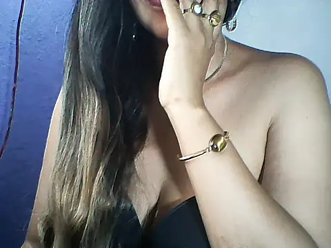 layanah12 online show from 03/05/26, 03:47