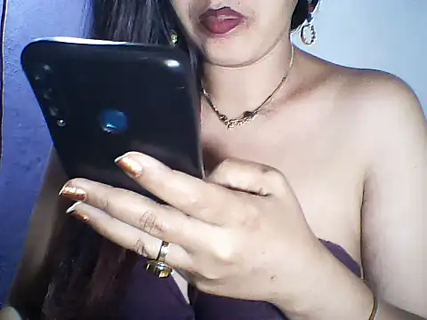 layanah12 online show from 03/08/26, 04:21