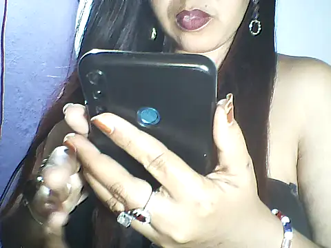 layanah12 online show from 03/18/26, 06:42